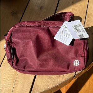 Lululemon everywhere belt bag